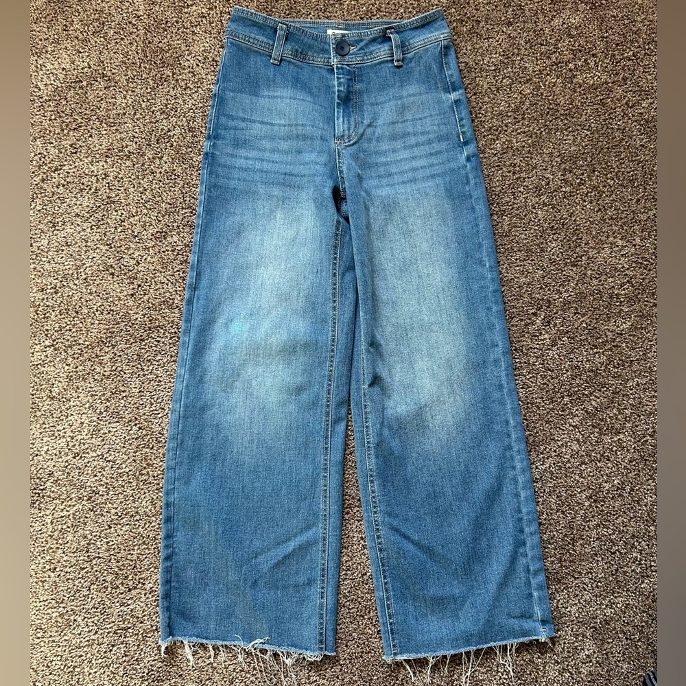 Wide-Leg Flare Jeans in Medium Blue